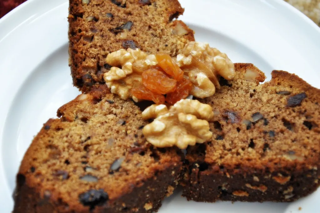 Banana walnut cake